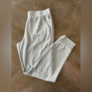 Eddie Bauer Gray Pull On Jogger Pants Medium Pockets Waist 30” Inseam 28”